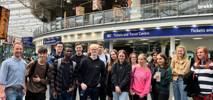 Image of XL students visits GCHQ